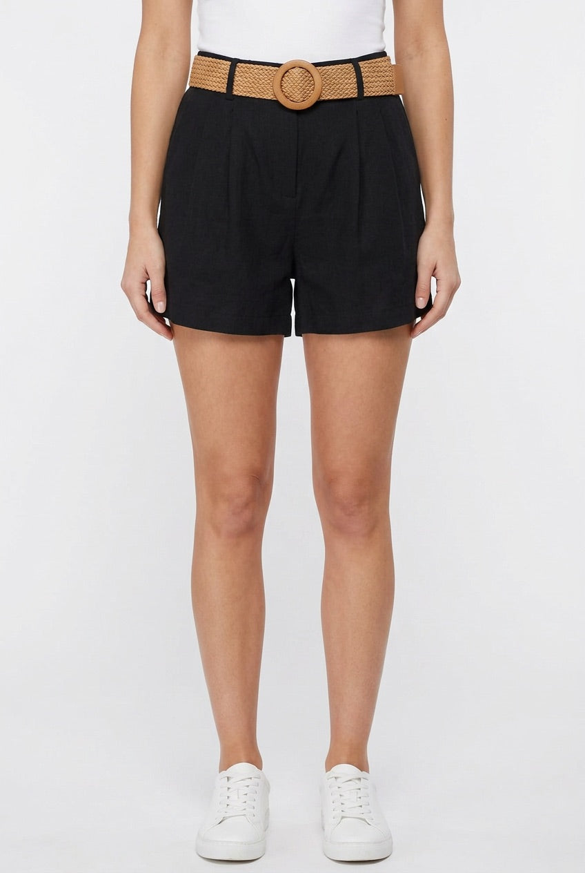 Linen Pleated Shorts w/ Woven Ratten Strech Belt